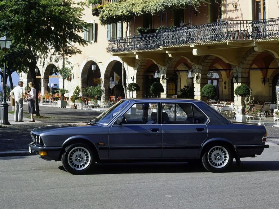  BMW 528i 1981 года  (фото 2 из 5)